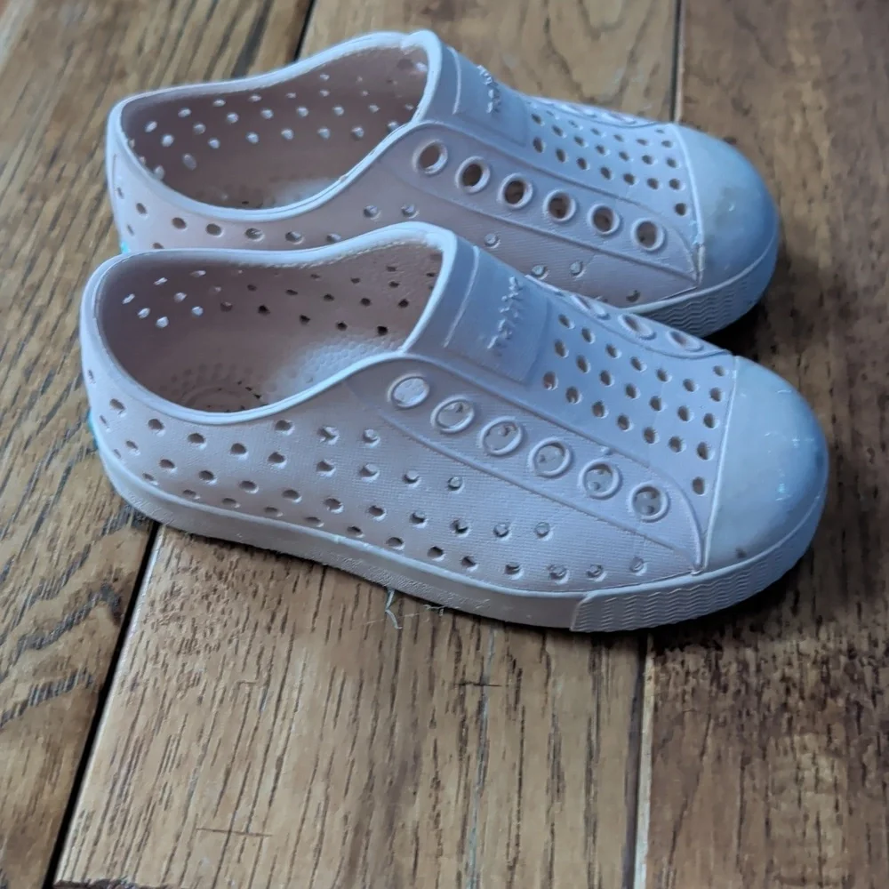 Native Jefferson Kids Water Shoes - Light Pink Slip-Ons